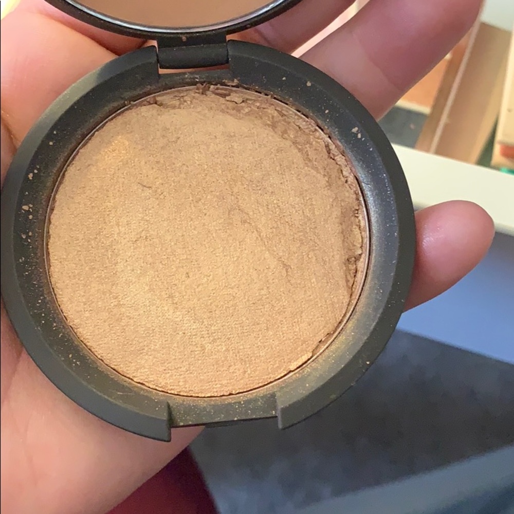 Becca Topaz Highlighter